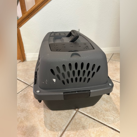 Small Cat/Dog Kennel - Picture 4 of 6